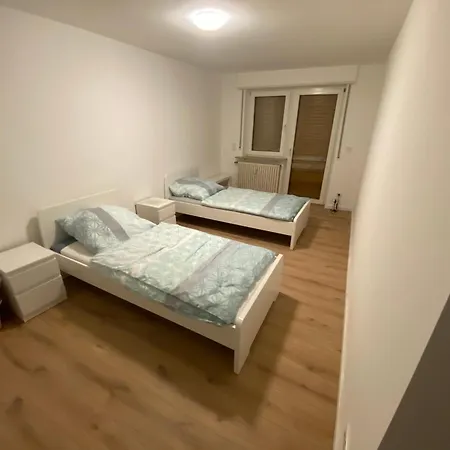 Monteur- Und Ferienunterkunft Mannheim-wallstadt Apartment