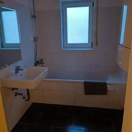 Apartamento Monteur- Und Ferienunterkunft Mannheim-wallstadt *